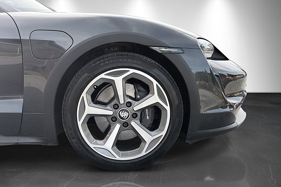 Porsche Taycan 3 of 22