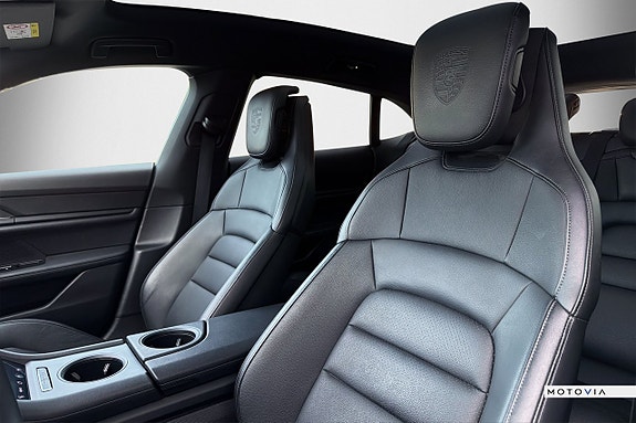 Porsche Taycan 11 of 22