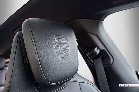 Porsche Taycan 12 of 22