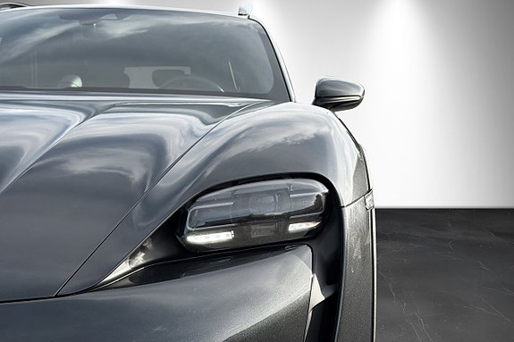 Porsche Taycan 10 of 22