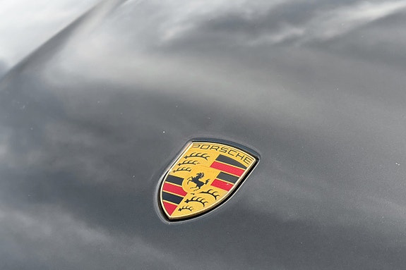 Porsche Taycan 9 of 22