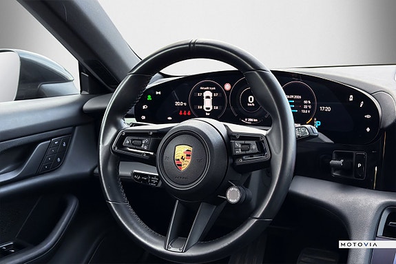 Porsche Taycan 16 of 22