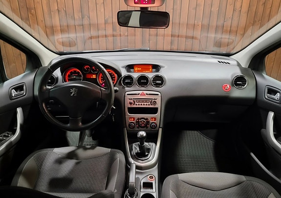 Peugeot 308 8 of 17