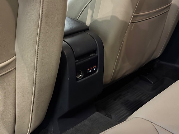 Volvo XC60 10 of 23