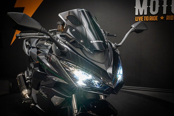 Kawasaki Ninja 1100SX "Akrapovic" 11 of 18