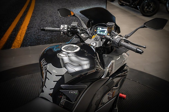 Kawasaki Ninja 1100SX "Akrapovic" 13 of 18