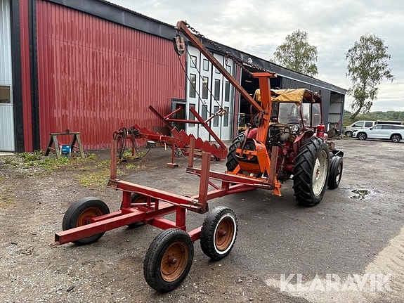 Traktor International 434 med lastare, vagn o 5 of 6