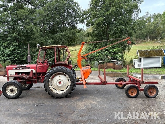 Traktor International 434 med lastare, vagn o 2 of 6