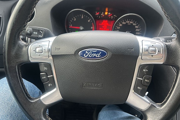 Ford Mondeo 25 of 29