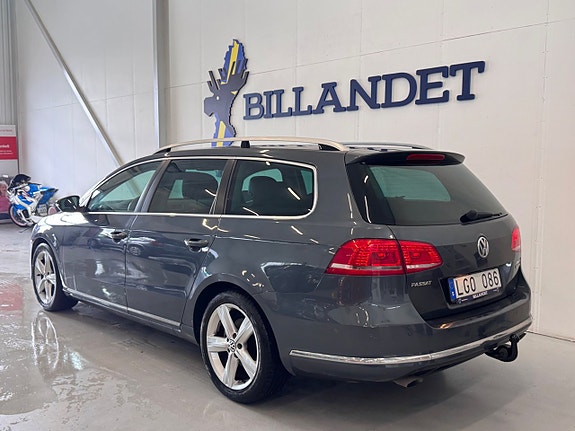 Volkswagen Passat 2 of 17