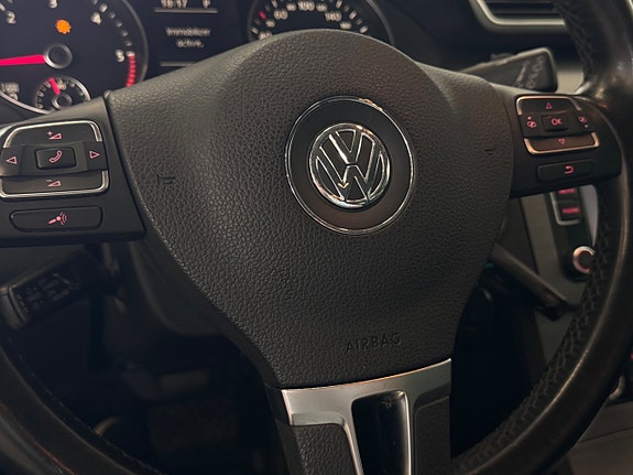 Volkswagen Passat 15 of 17