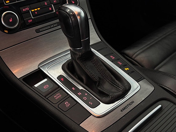 Volkswagen Passat 14 of 17