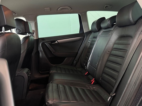 Volkswagen Passat 8 of 17