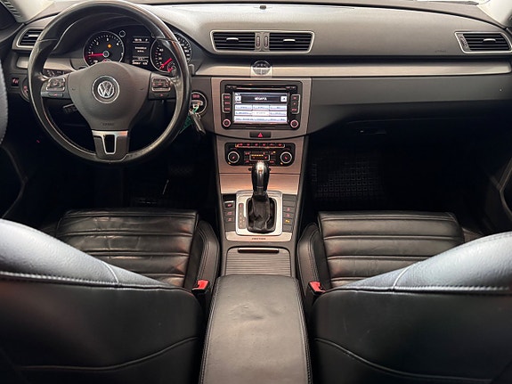 Volkswagen Passat 10 of 17
