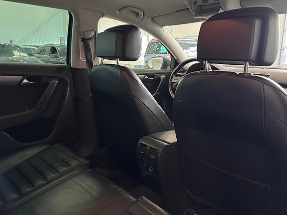 Volkswagen Passat 7 of 17