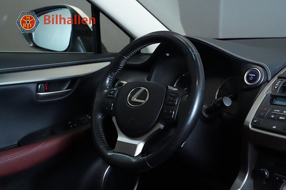 Lexus NX300h 15 of 25