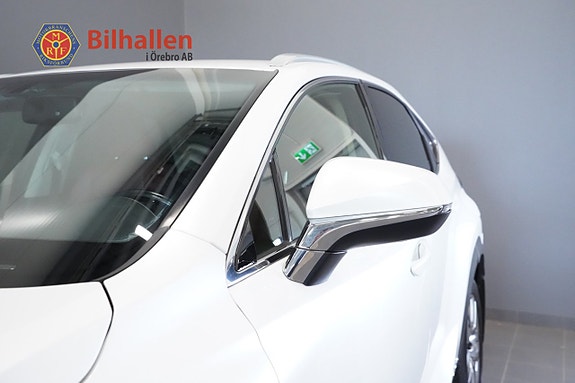 Lexus NX300h 4 of 25