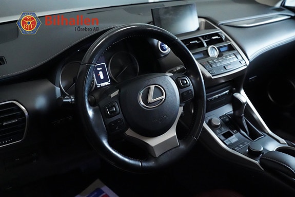 Lexus NX300h 16 of 25