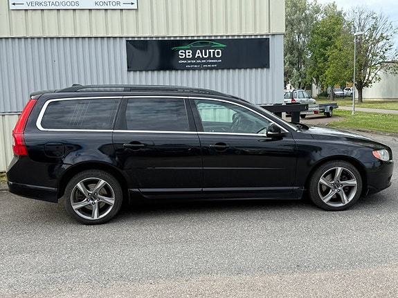 Volvo V70 2 of 13