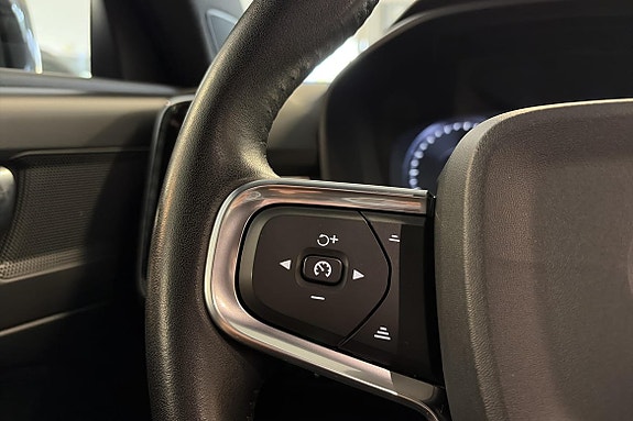 Volvo XC40 13 of 22