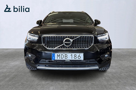 Volvo XC40 2 of 22