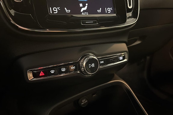 Volvo XC40 17 of 22