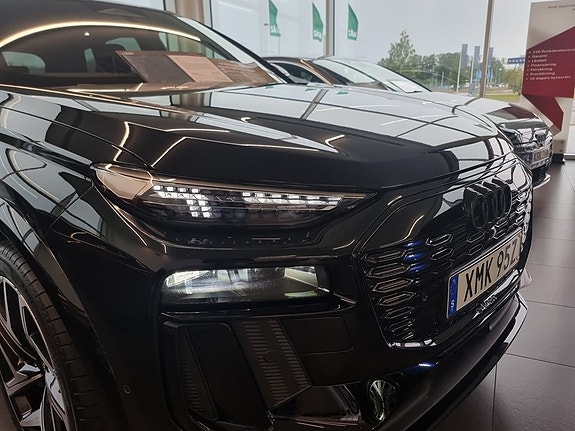 Audi Q6 e-tron 7 of 23