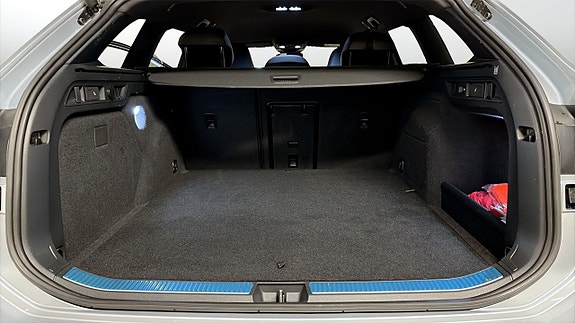 Volkswagen Passat 12 of 13