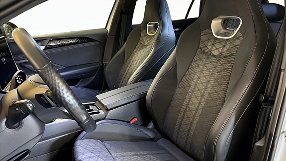 Volkswagen Passat 8 of 13