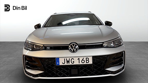 Volkswagen Passat 4 of 13