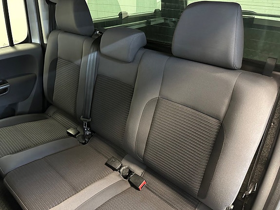 Volkswagen Amarok 21 of 30