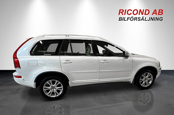Volvo XC90 2 of 12