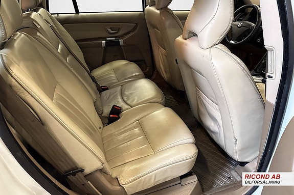 Volvo XC90 8 of 12