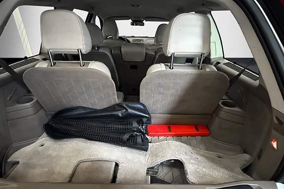 Volvo XC90 10 of 12