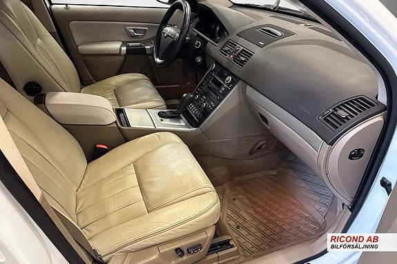 Volvo XC90 7 of 12