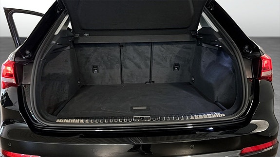 Audi Q3 12 of 16