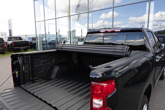 Chevrolet Silverado EV 9 of 19