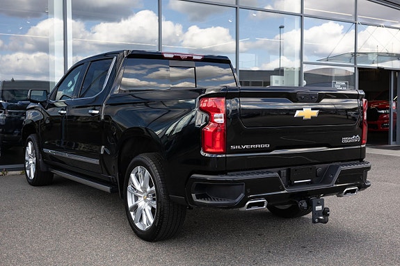 Chevrolet Silverado EV 7 of 19