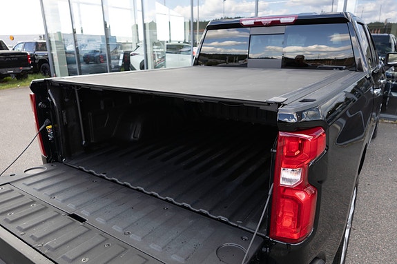 Chevrolet Silverado EV 8 of 19