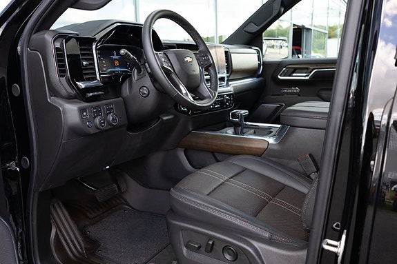 Chevrolet Silverado EV 11 of 19