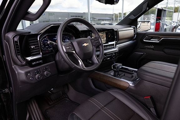 Chevrolet Silverado EV 12 of 19