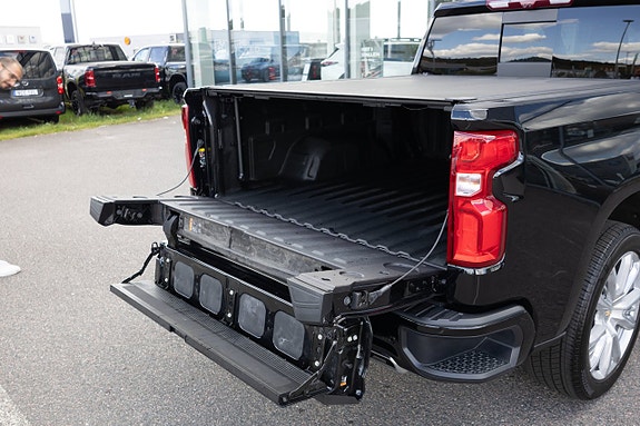 Chevrolet Silverado EV 10 of 19