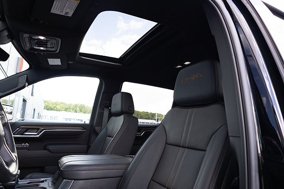 Chevrolet Silverado EV 14 of 19