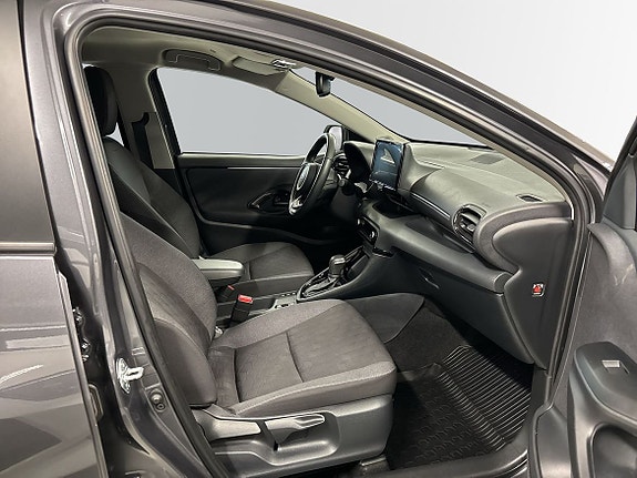Toyota Yaris 6 of 16