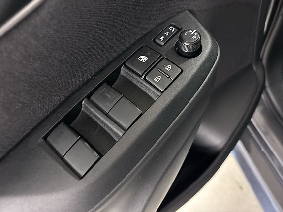 Toyota Yaris 13 of 16