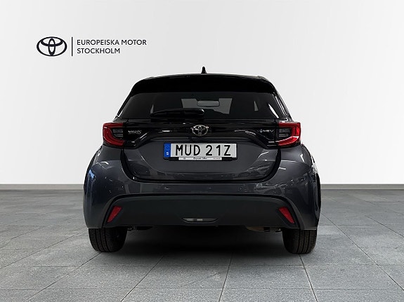 Toyota Yaris 4 of 16