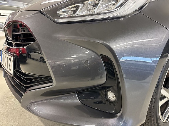 Toyota Yaris 12 of 16