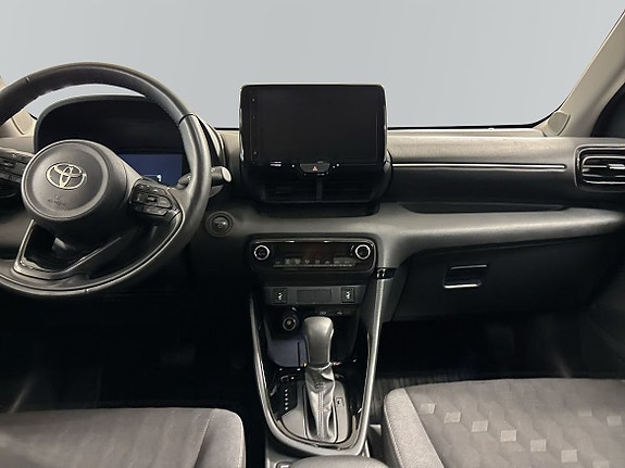 Toyota Yaris 8 of 16