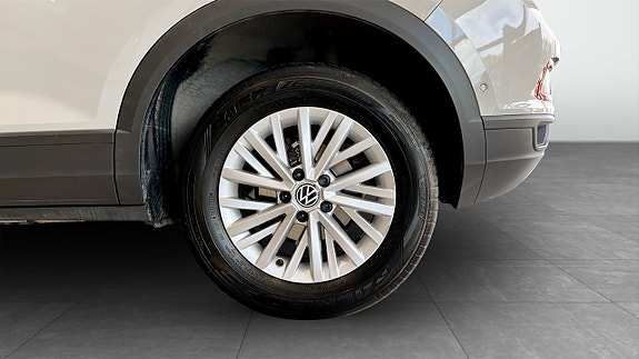 Volkswagen T-Roc 6 of 18