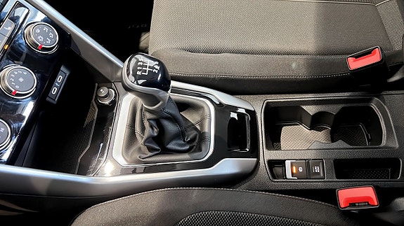 Volkswagen T-Roc 15 of 18